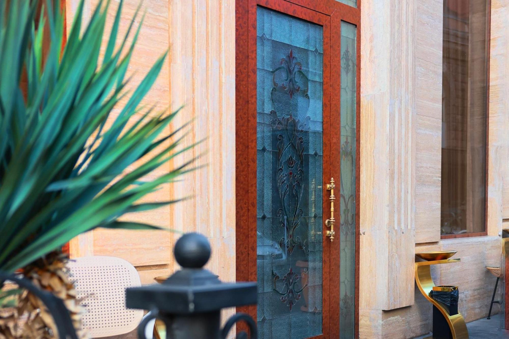 Royal Renaissance Hotel Ереван Екстериор снимка