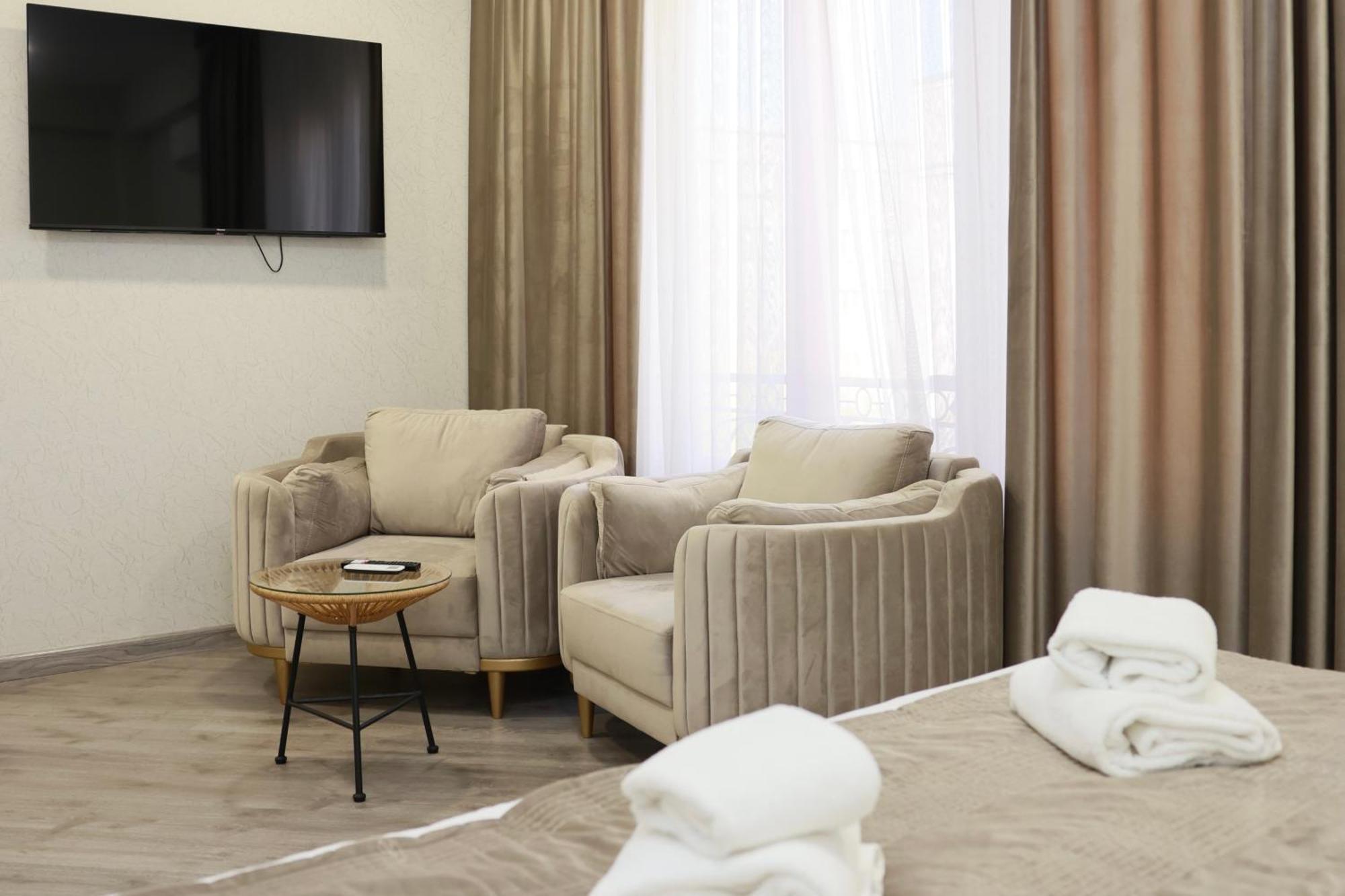 Royal Renaissance Hotel Ереван Екстериор снимка