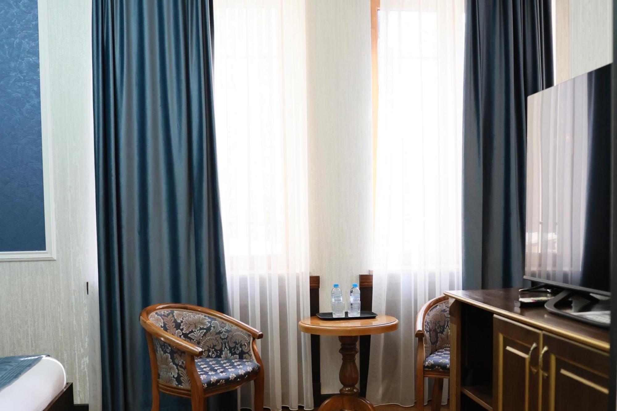 Royal Renaissance Hotel Ереван Екстериор снимка