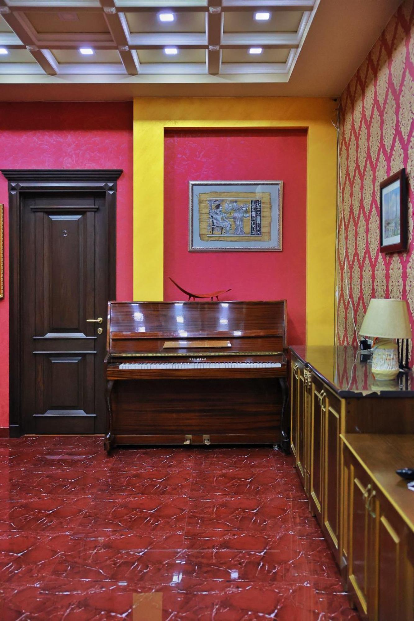 Royal Renaissance Hotel Ереван Екстериор снимка