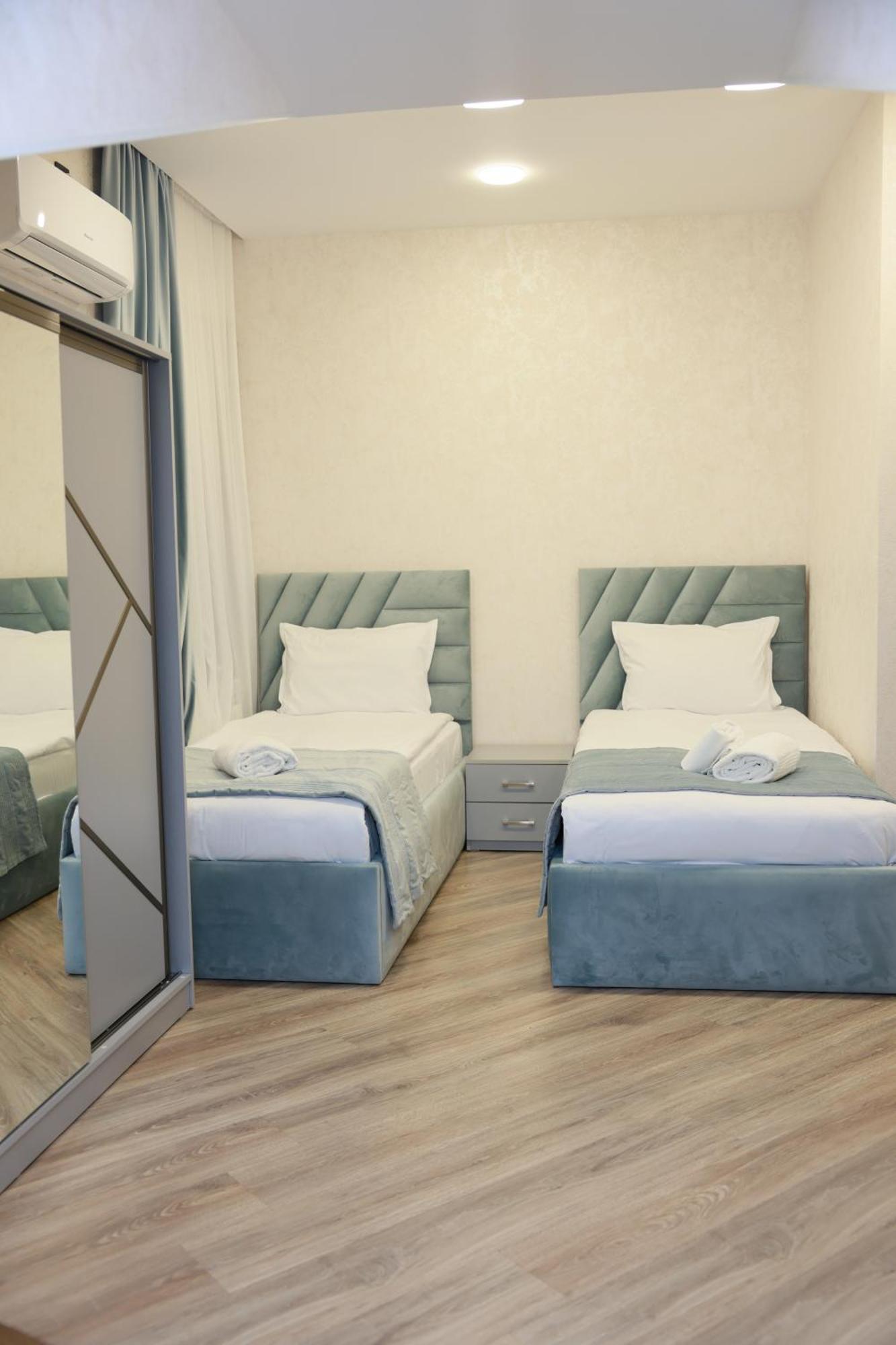 Royal Renaissance Hotel Ереван Стая снимка