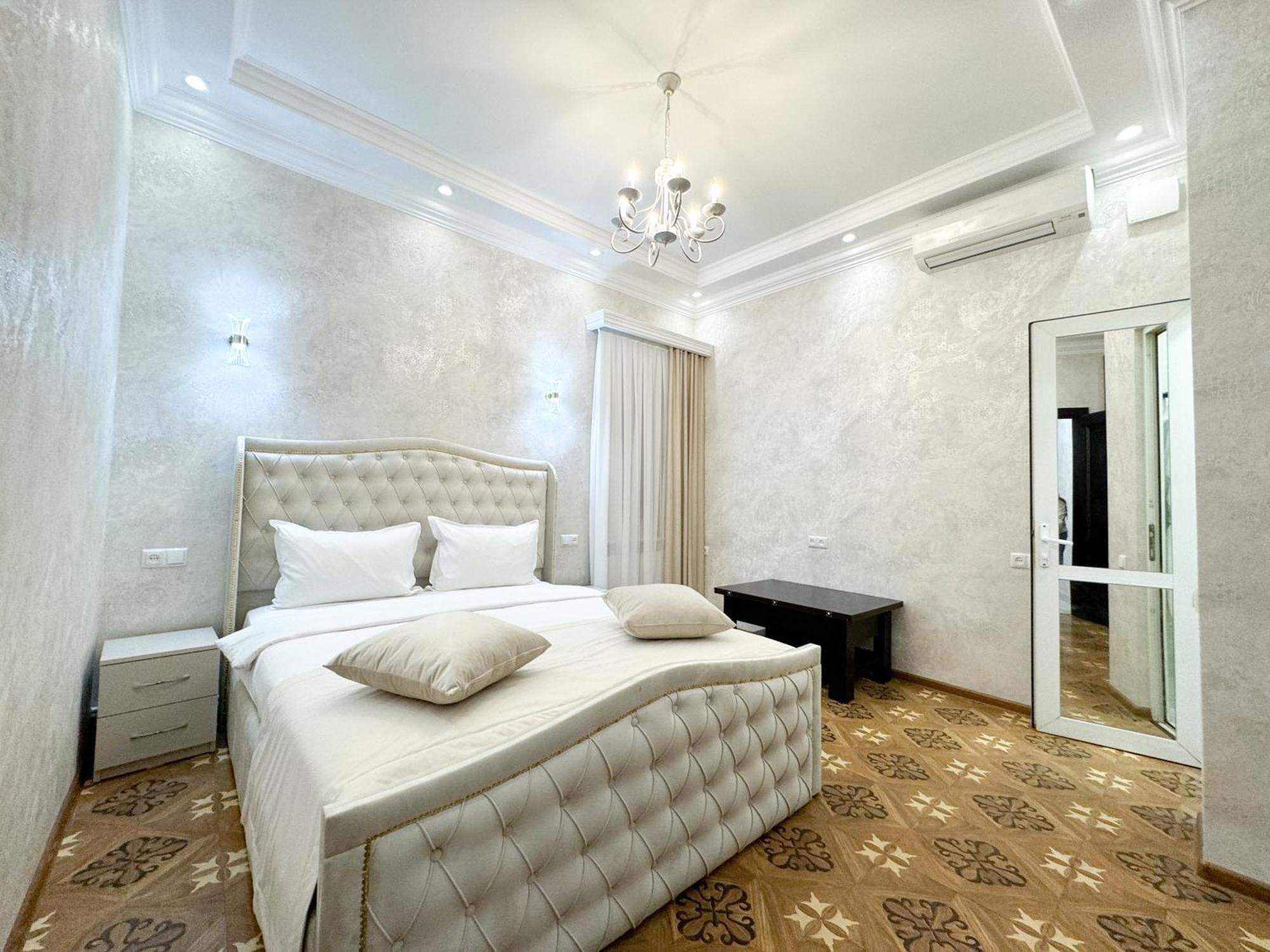 Royal Renaissance Hotel Ереван Екстериор снимка