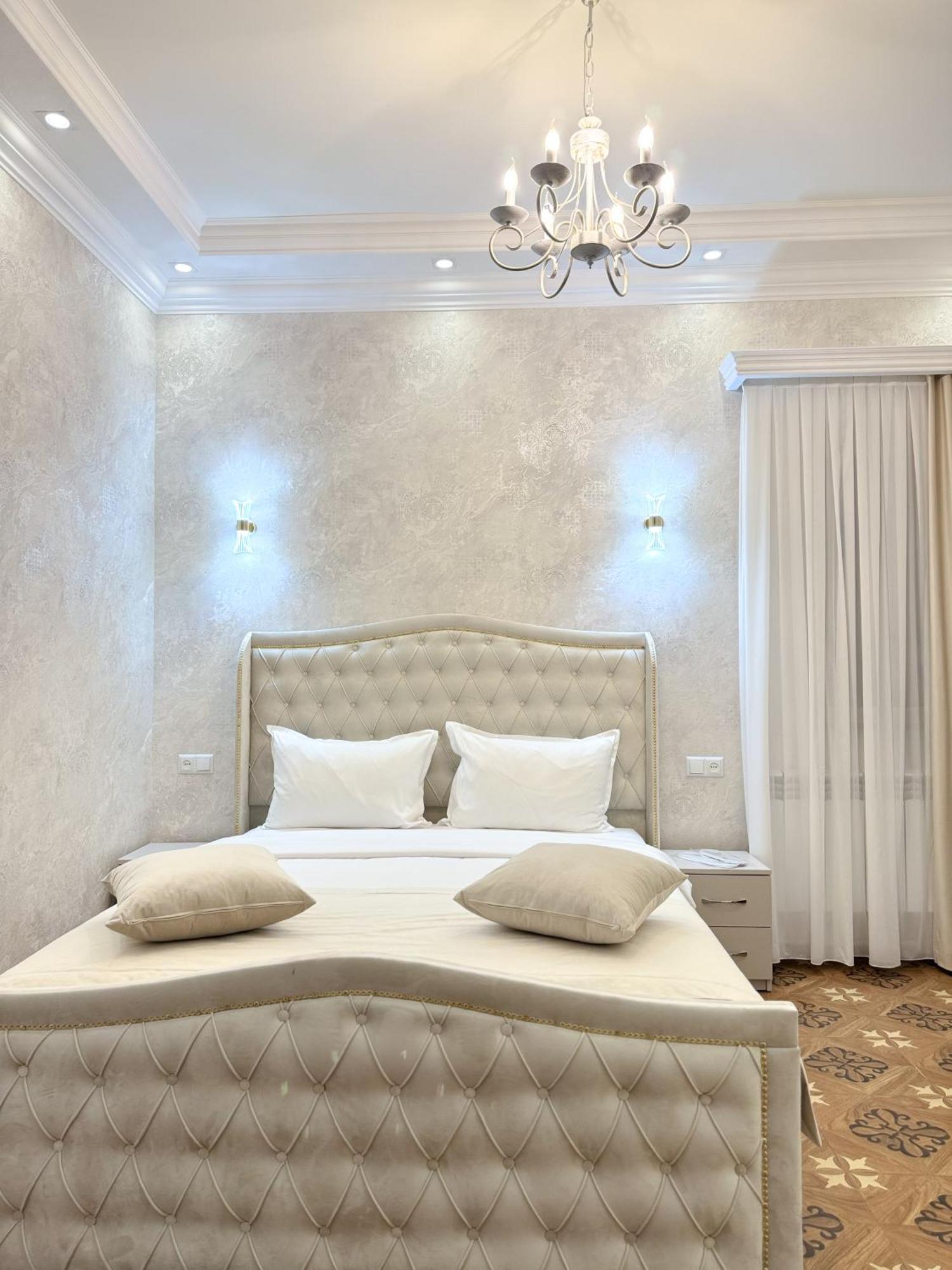 Royal Renaissance Hotel Ереван Екстериор снимка