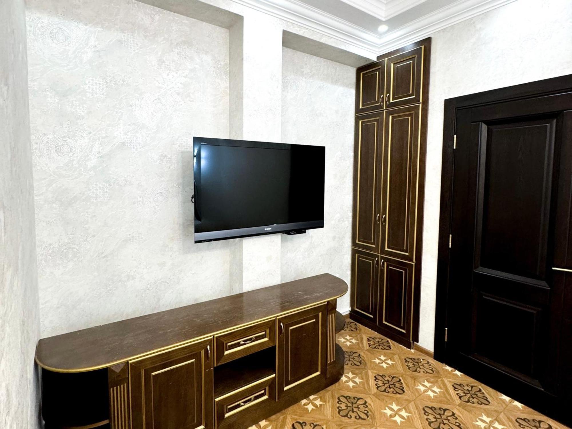 Royal Renaissance Hotel Ереван Екстериор снимка