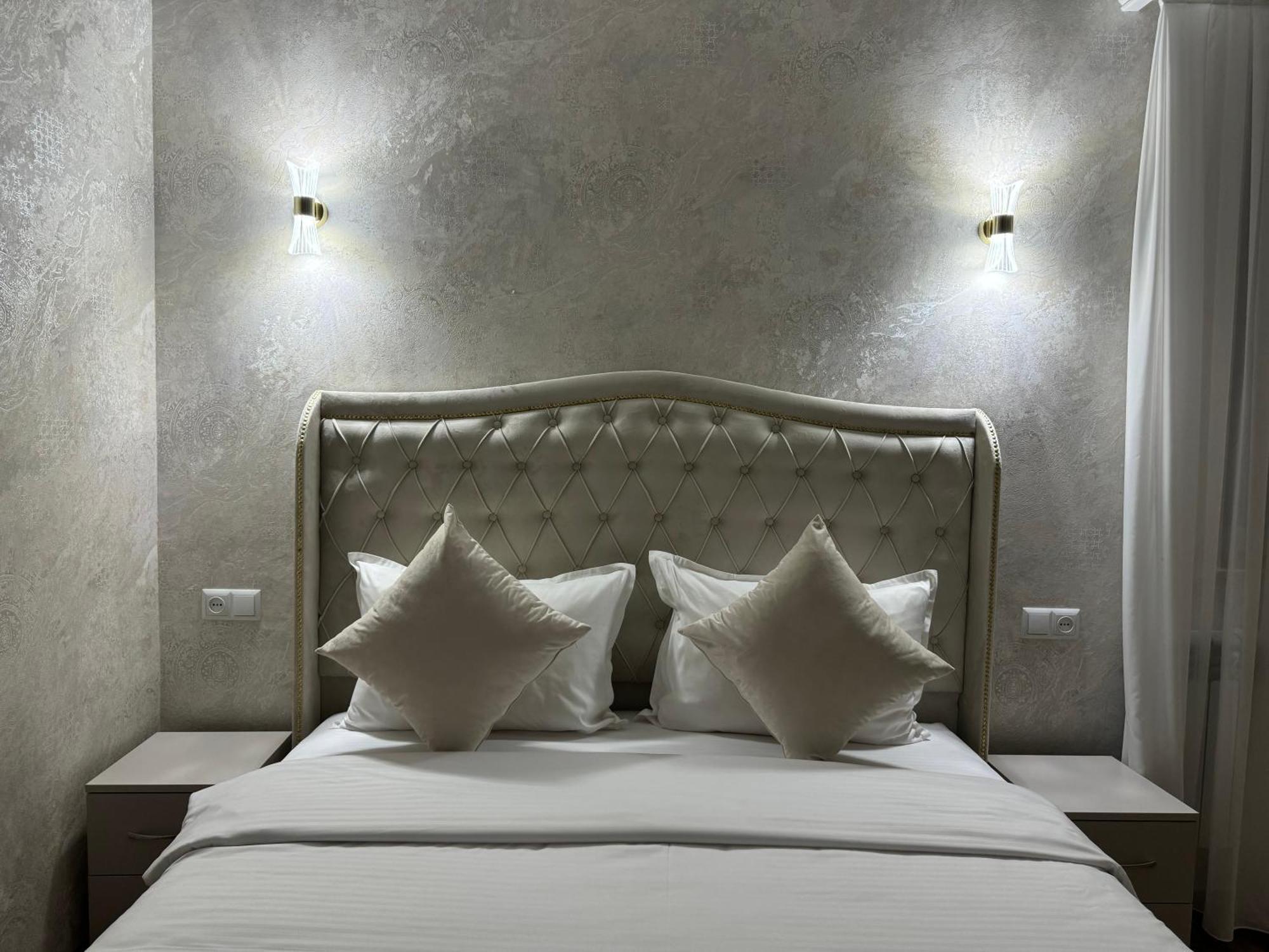 Royal Renaissance Hotel Ереван Екстериор снимка