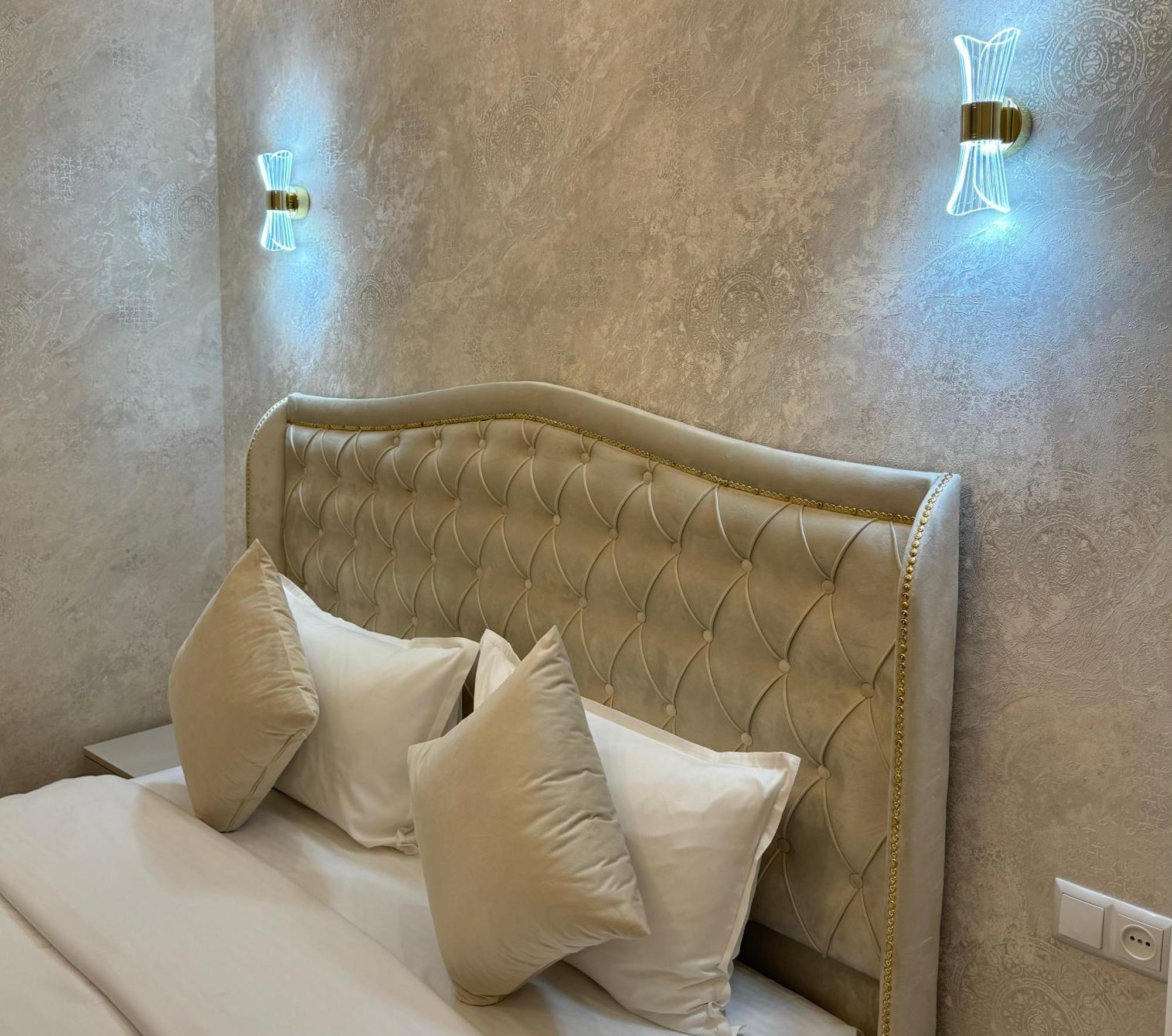 Royal Renaissance Hotel Ереван Екстериор снимка