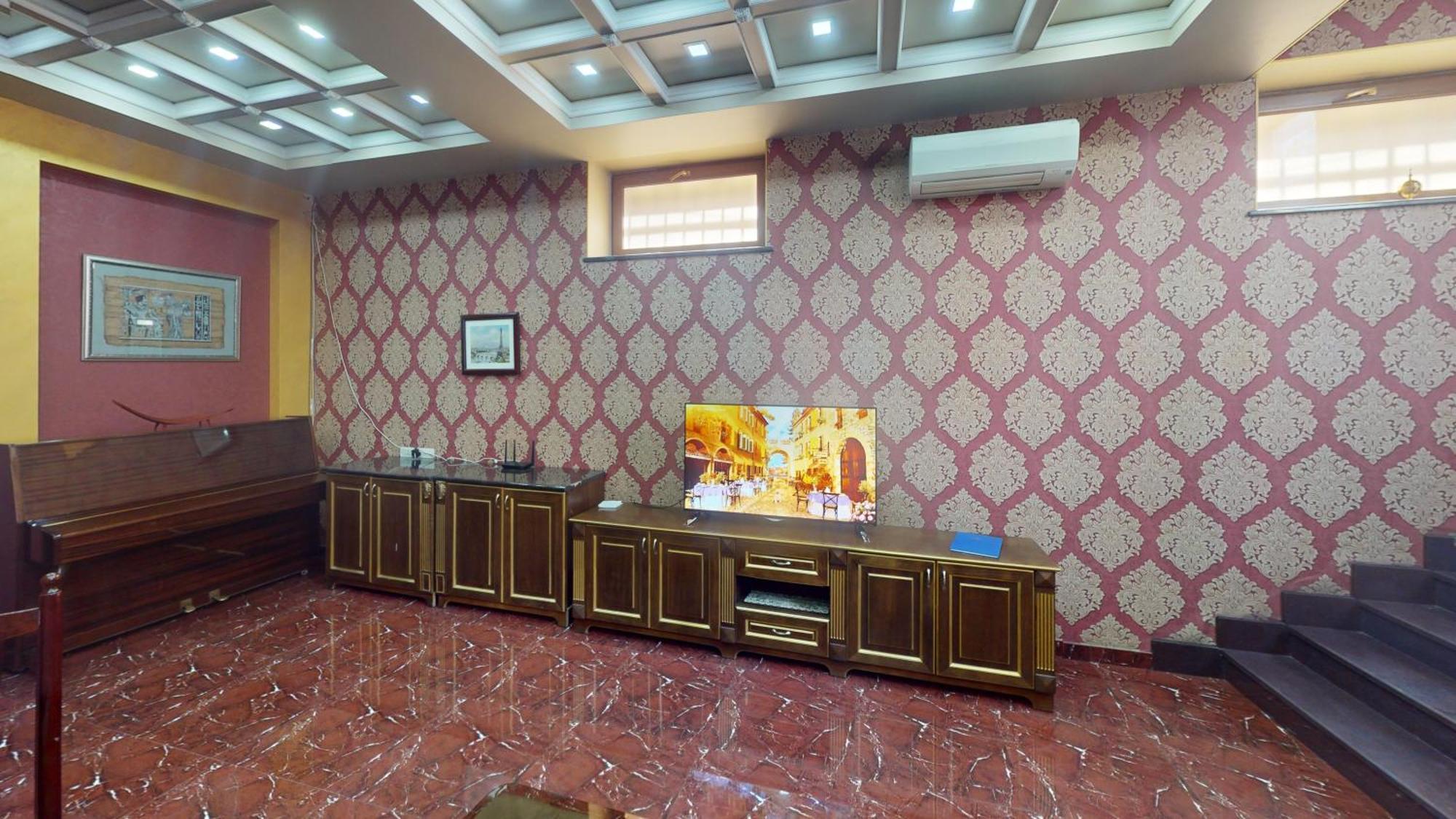 Royal Renaissance Hotel Ереван Екстериор снимка